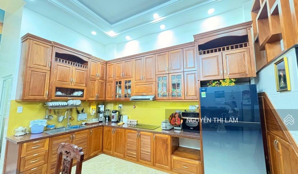 Hiếm có quận 12  nhà 5 tầng ngang 5m  hẻm 8m xe hơi ngủ trong nhà  6pn  hơn 7 tỷ