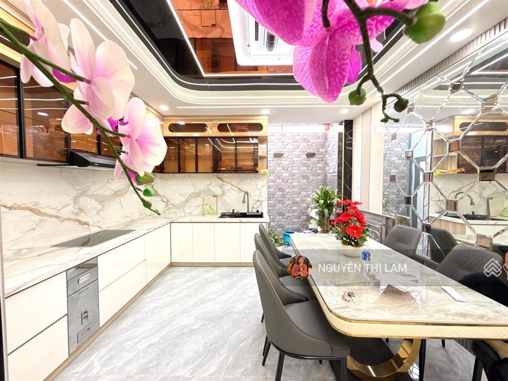 Hàng ngộp thạnh xuân 25 nhà đẹp, đường 8m, chỉ 5,7 tỷ!