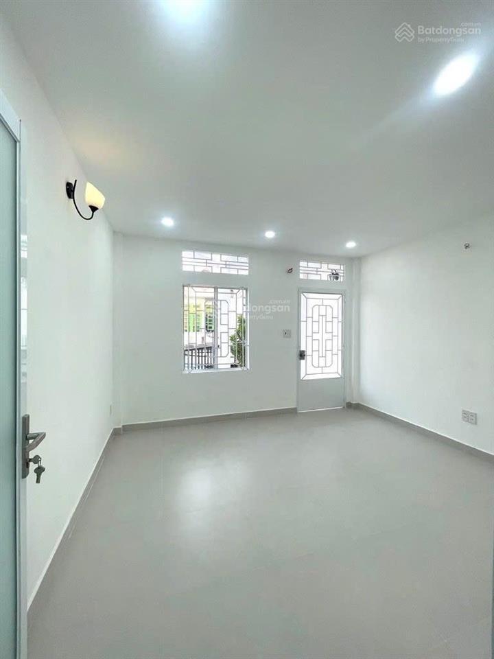 Bán nhà 50m2 hẻm xe hơi 5m, đỗ gần cách mặt tiền 10m. công nhận đủ ngay p15, phan huy ích, tân bình