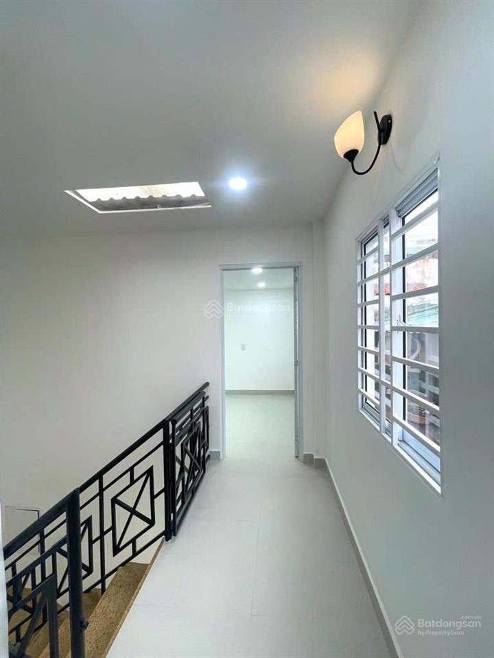 Bán nhà 50m2 hẻm xe hơi 5m, đỗ gần cách mặt tiền 10m. công nhận đủ ngay p15, phan huy ích, tân bình