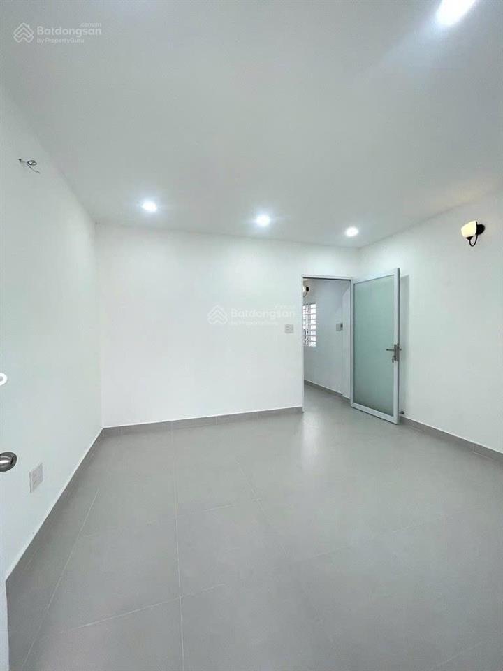 Bán nhà 50m2 hẻm xe hơi 5m, đỗ gần cách mặt tiền 10m. công nhận đủ ngay p15, phan huy ích, tân bình