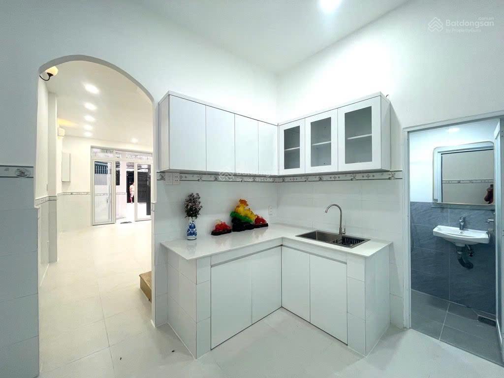 Bán nhà 50m2 hẻm xe hơi 5m, đỗ gần cách mặt tiền 10m. công nhận đủ ngay p15, phan huy ích, tân bình