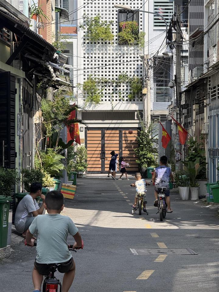 Chính chủ nhà 3 tầng ngay vạn phúc city, ngay bờ sông mát mẻ