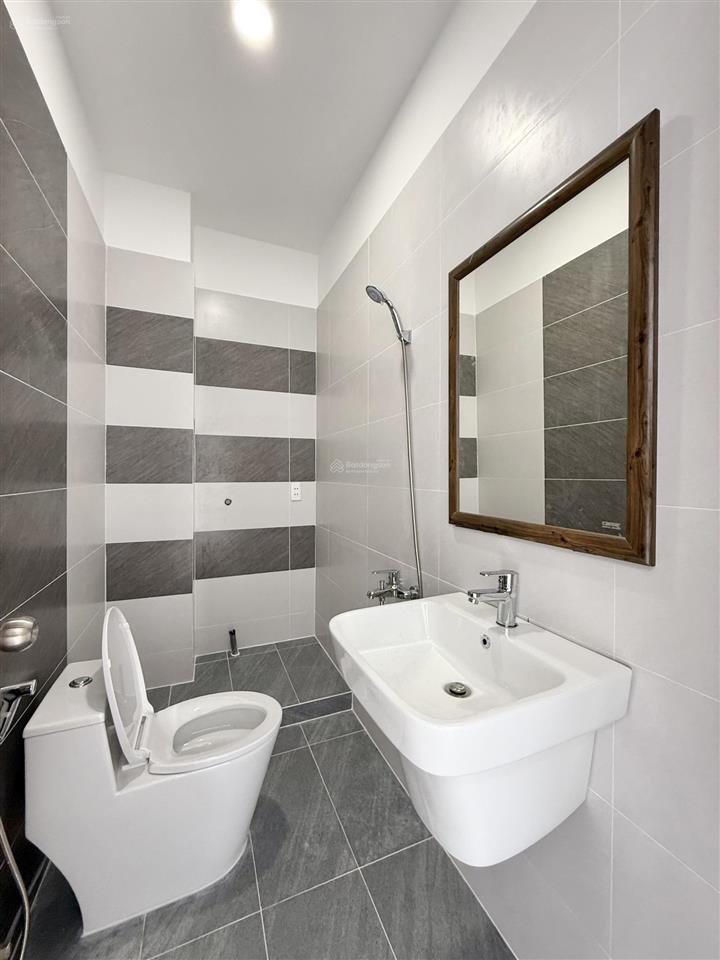 Chính chủ nhà 4 tầng ngay khu biệt thự bờ sông vạn phúc city, trường cấp 3 hiệp bình phước