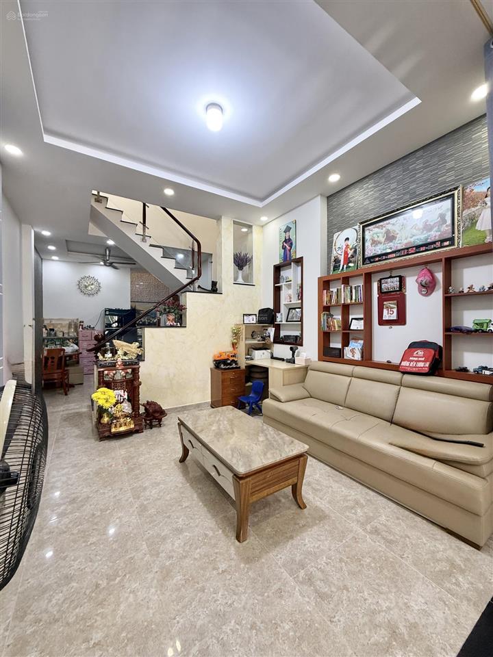 Nhà 3 tầng 63.7m2 đất sân ô tô, ngay khu hồng long, phở huỳnh trâm
