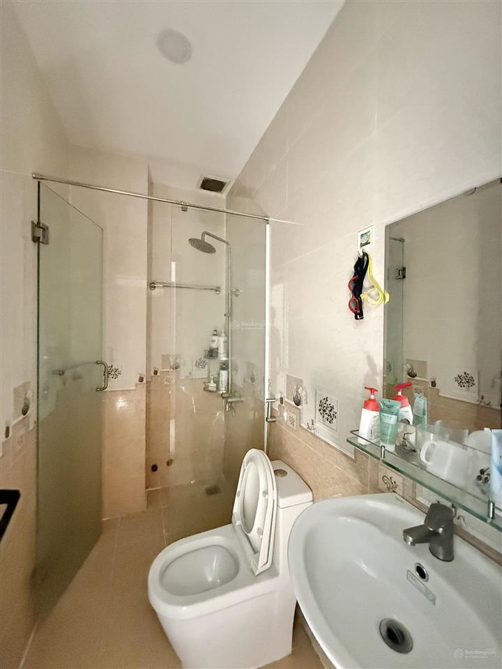 Chủ ngộp  giảm mạnh nhà 3 tầng 4x16m sân ô tô, ngay kdc hồng long  phở huỳnh trâm