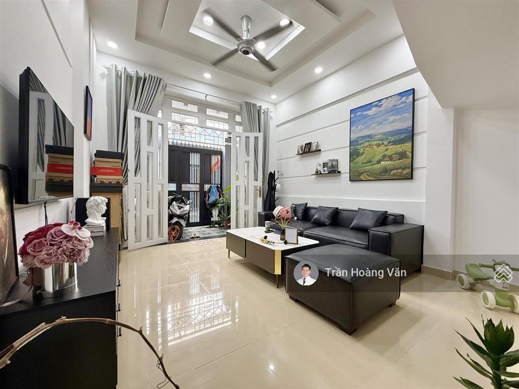 Nhà 3 tầng full nội thất 150m2 sàn sử dụng gần ubnd hbp cũ, vạn phúc city