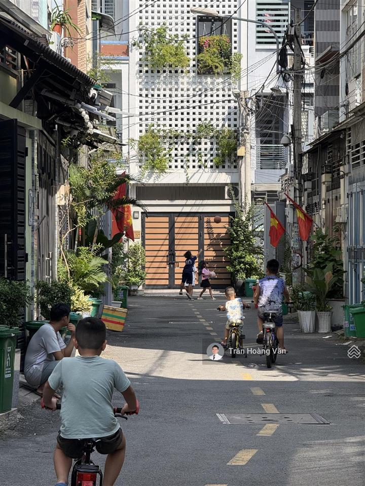 Nhà 3 tầng full nội thất 150m2 sàn sử dụng gần ubnd hbp cũ, vạn phúc city