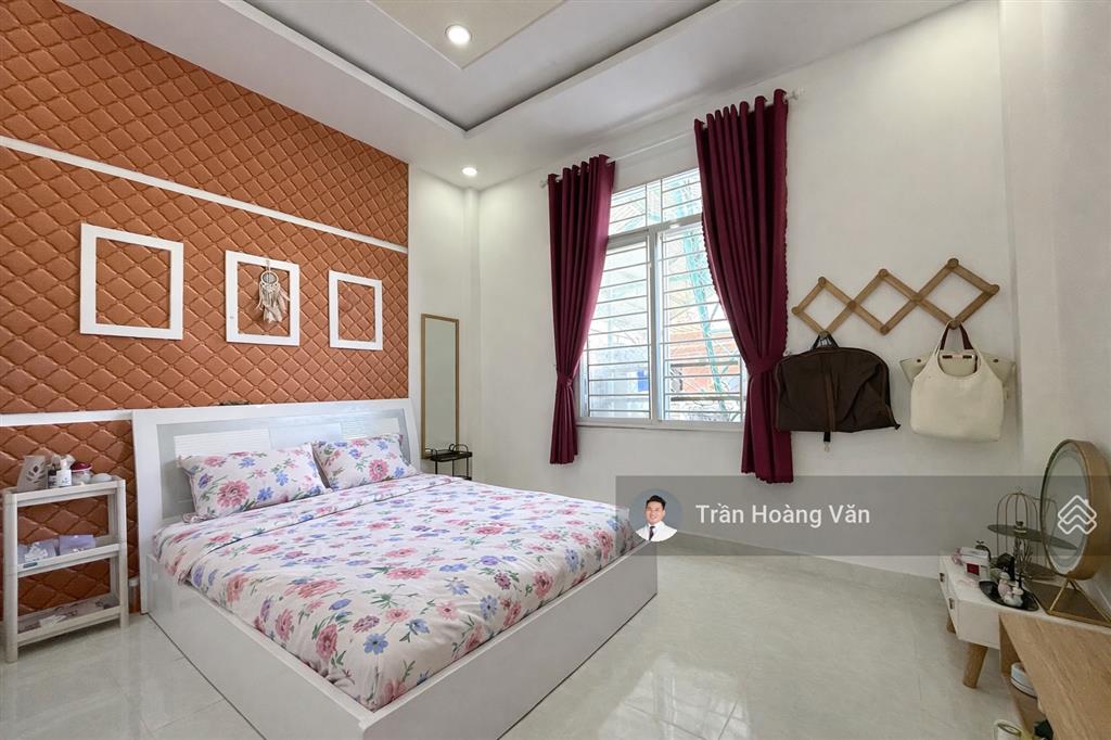 Nhà 3 tầng full nội thất 150m2 sàn sử dụng gần ubnd hbp cũ, vạn phúc city
