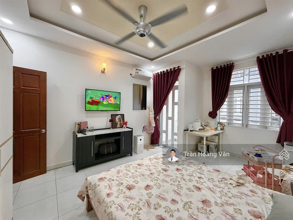 Nhà 3 tầng full nội thất 150m2 sàn sử dụng gần ubnd hbp cũ, vạn phúc city