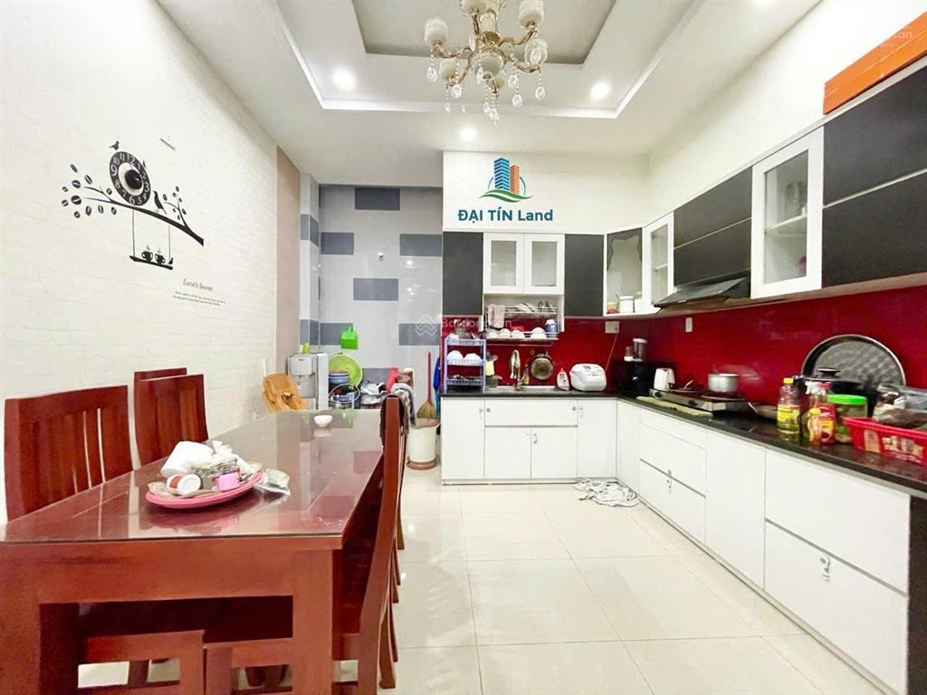 Khu nhà phố 100 căn đường 8  20m ngay chợ bình triệu, đại học luật