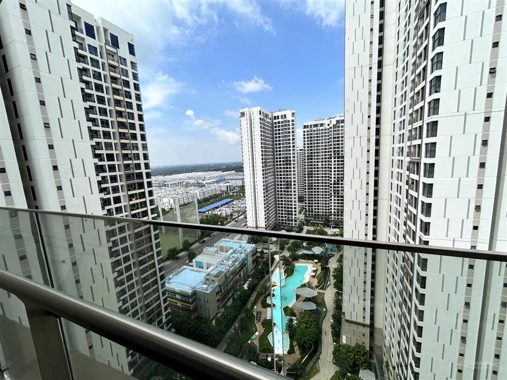 Masteri toà a căn góc view hồ bơi nhà mới 100%
