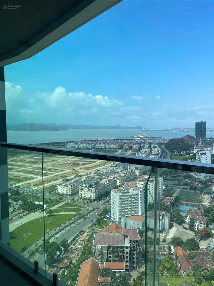 Bán cắt lỗ căn hộ 1pn 1wc view biển tầng cao dự án the holiday hạ long, 1,65 tỷ, 41m2, hàng hiếm