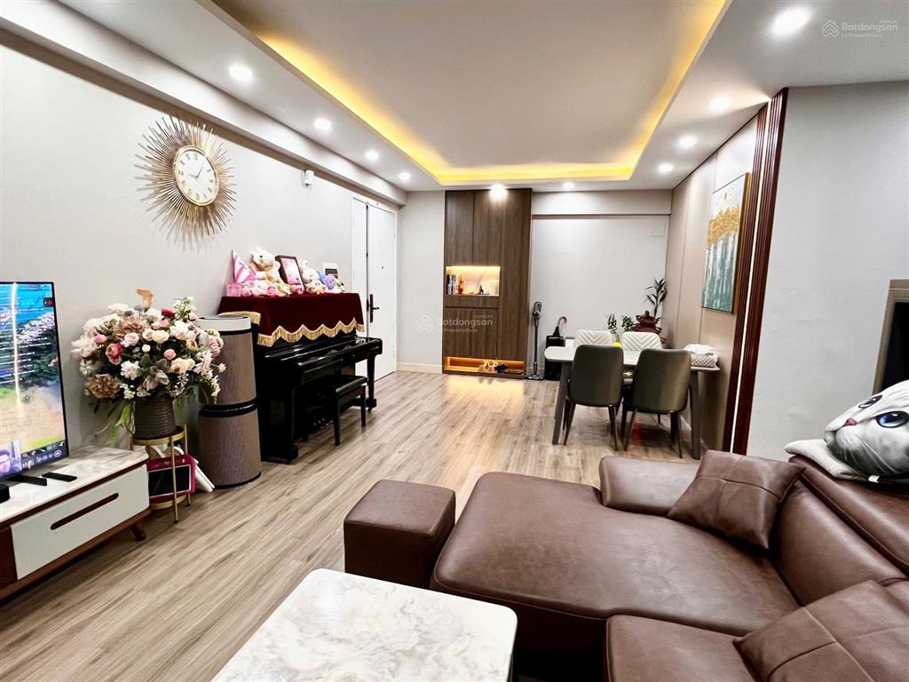 Chính chủ bán gấp chung cư toà n03  t8 ngoại giao đoàn, bắc từ liêm, dt 75m2 2pn 2vs full nội thất