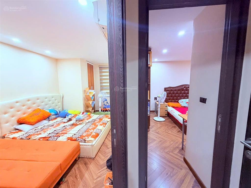 Chính chủ bán căn hộ 3pn 2wc full nội thất cực đẹp, lô góc  tầng trung thoáng mát, view đẹp