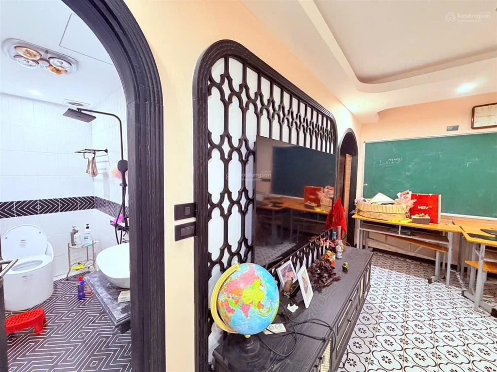 Chính chủ bán căn hộ 3pn 2wc full nội thất cực đẹp, lô góc  tầng trung thoáng mát, view đẹp