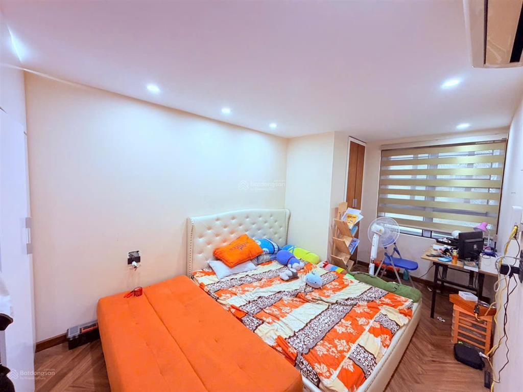 Chính chủ bán căn hộ 3pn 2wc full nội thất cực đẹp, lô góc  tầng trung thoáng mát, view đẹp