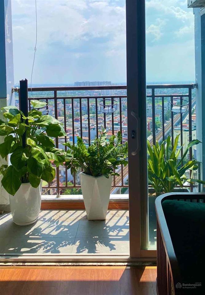 Chính chủ bán căn hộ 3pn 2wc full nội thất cực đẹp, lô góc  tầng trung thoáng mát, view đẹp