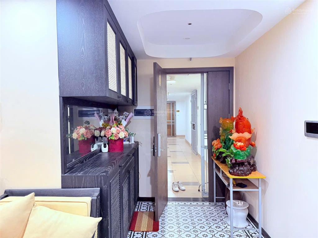 Chính chủ bán căn hộ 3pn 2wc full nội thất cực đẹp, lô góc  tầng trung thoáng mát, view đẹp