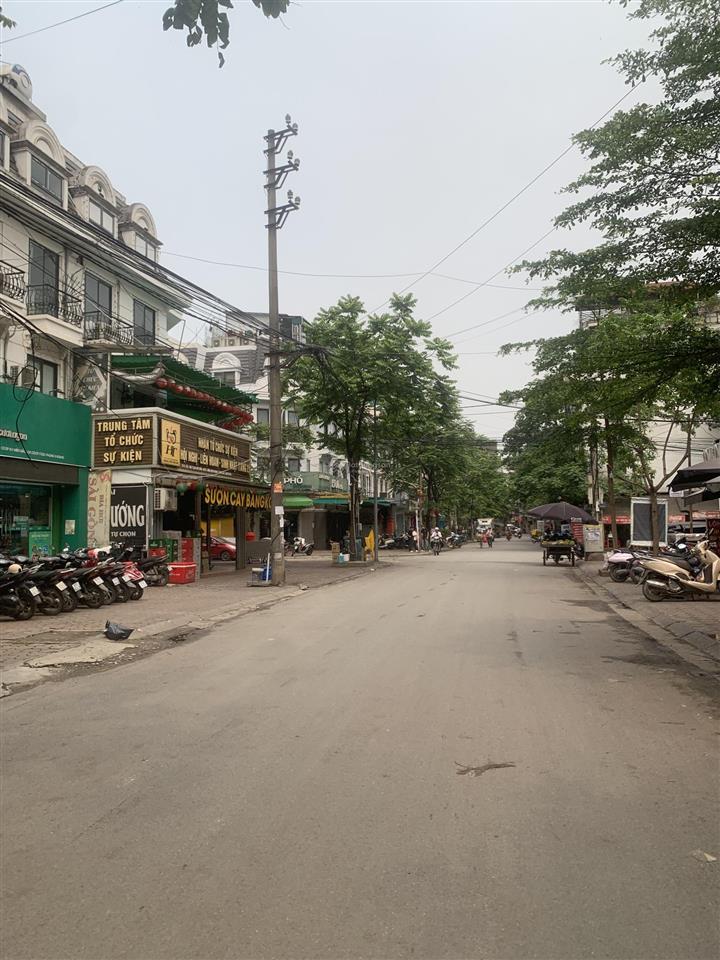 Bán nhà lk kinh doanh cực đỉnh ngay làng việt kiều châu âu  phố nguyễn văn lộc, 4 tầng 67m2 mt 5m