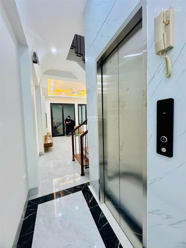 Bán gấp nhà 3 tầng thang máy full nội thất siêu đẹp, ngay mặt phố trung văn, dt 66m2 chỉ 9.6 tỷ
