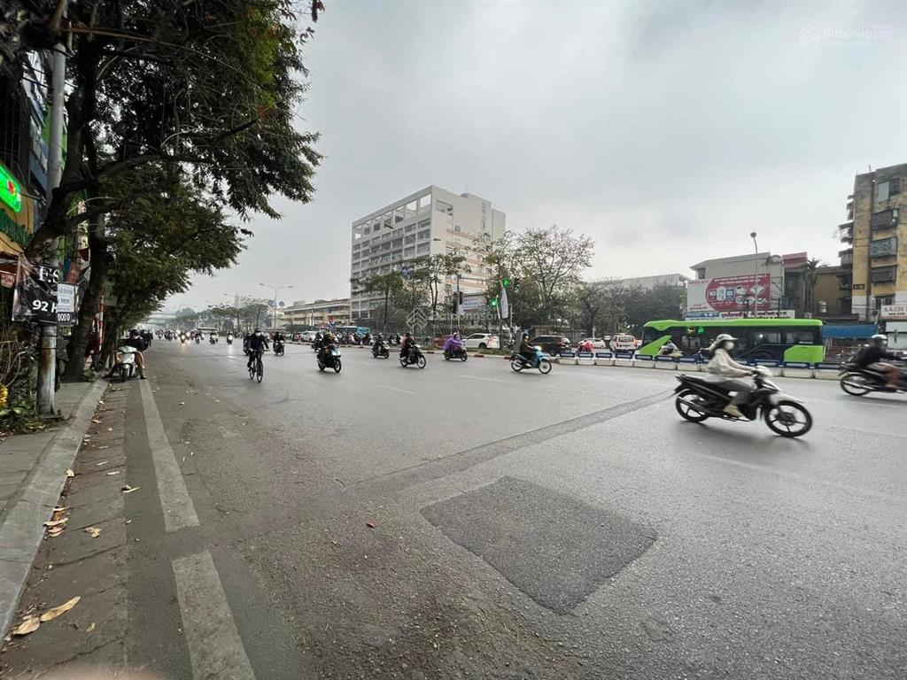 C/chủ bán nhà mặt phố giải phóng  5 tầng  mt 4.1m giá hơn 7 tỷ  nhà mặt phố mọi người nhé.