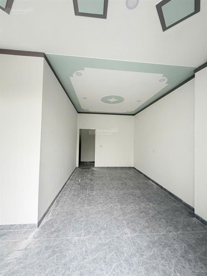 Nhà 1 trệt 1 lầu dt rộng 107m2 mới hoàn thiện, đường trước nhà 8m, sổ hồng thổ cư p. biên hòa
