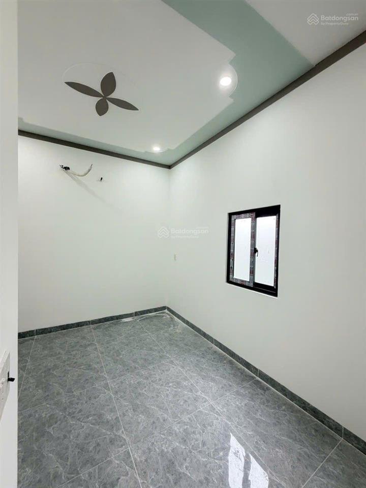Nhà 1 trệt 1 lầu dt rộng 107m2 mới hoàn thiện, đường trước nhà 8m, sổ hồng thổ cư p. biên hòa