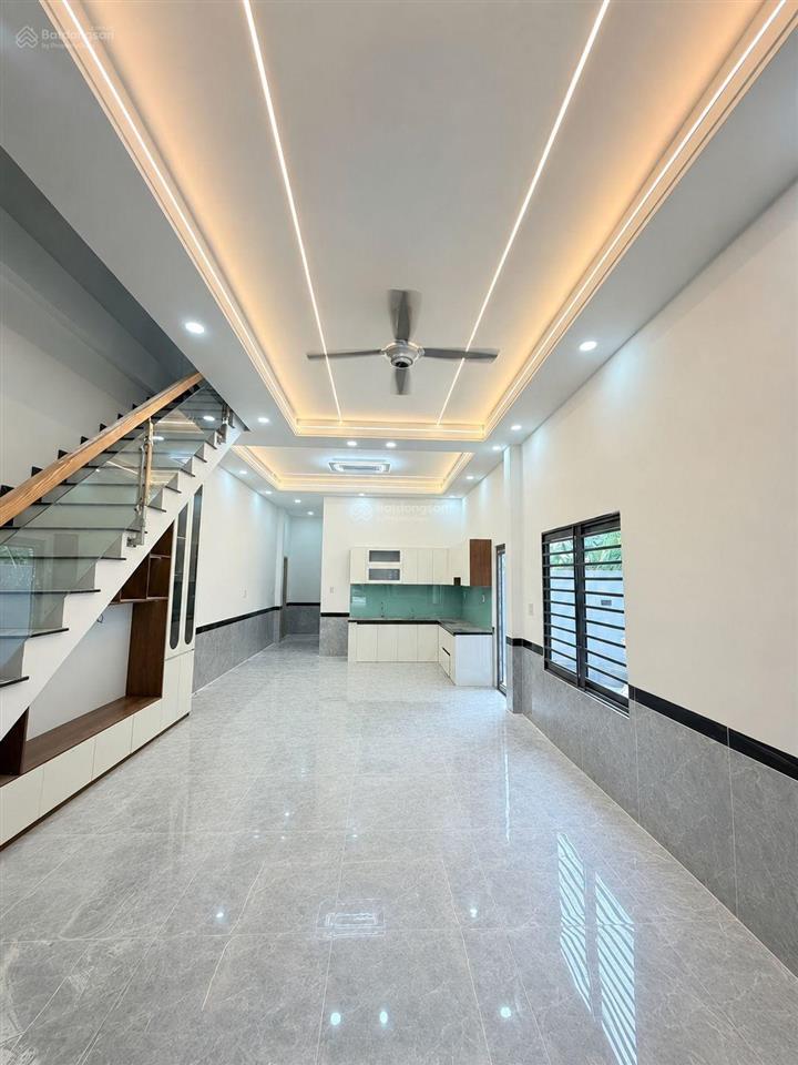 Nhà 1 trệt 1 lầu dt rộng 107m2 mới hoàn thiện, đường trước nhà 8m, sổ hồng thổ cư p. biên hòa