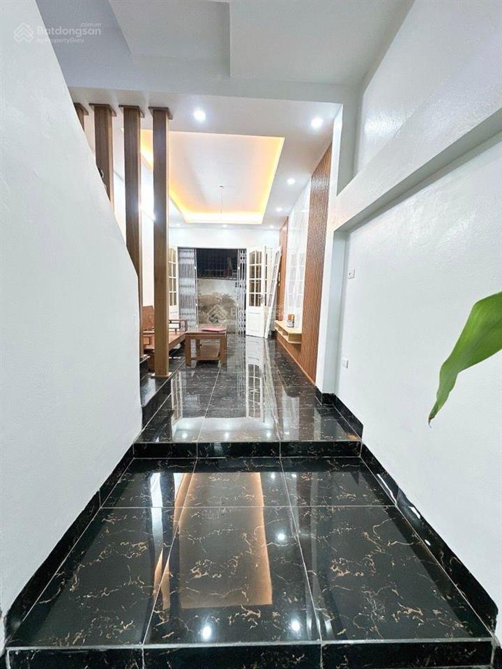 Bán nhà phố lĩnh nam 35m2 4 tầng ngõ nông, gần phố không qh