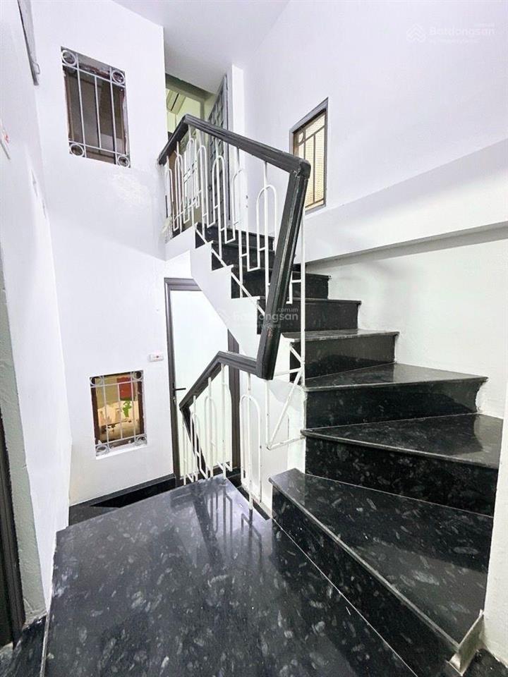 Bán nhà phố lĩnh nam 35m2 4 tầng ngõ nông, gần phố không qh
