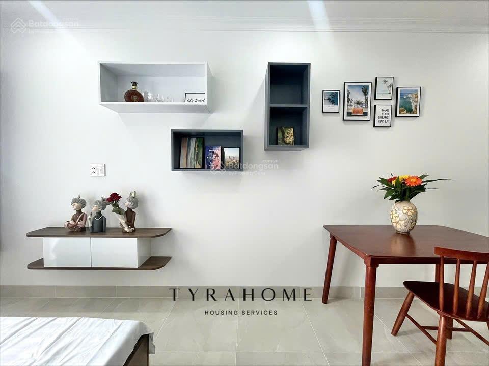 Căn hộ ban công mới xây ngay hutech/hàng xanh/landmark81  thang máy  hầm xe  bảo vệ