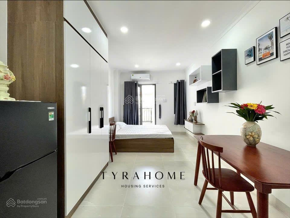 Căn hộ ban công mới xây ngay hutech/hàng xanh/landmark81  thang máy  hầm xe  bảo vệ