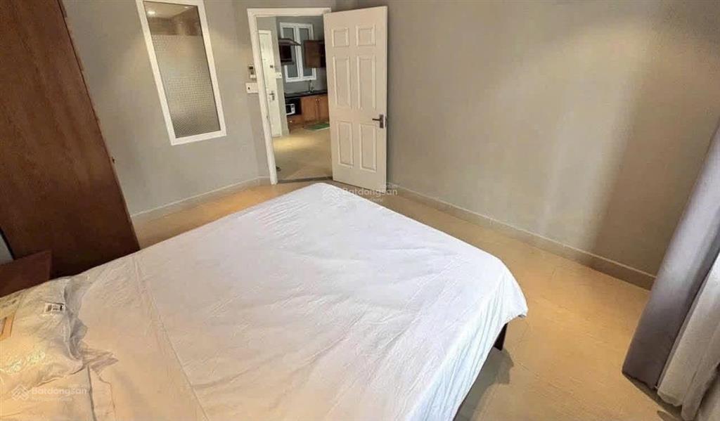 Căn hộ ban công cho thuê  vị trí gần ba son, thảo điền, lm81  thang máy  hầm xe  máy giặt riêng