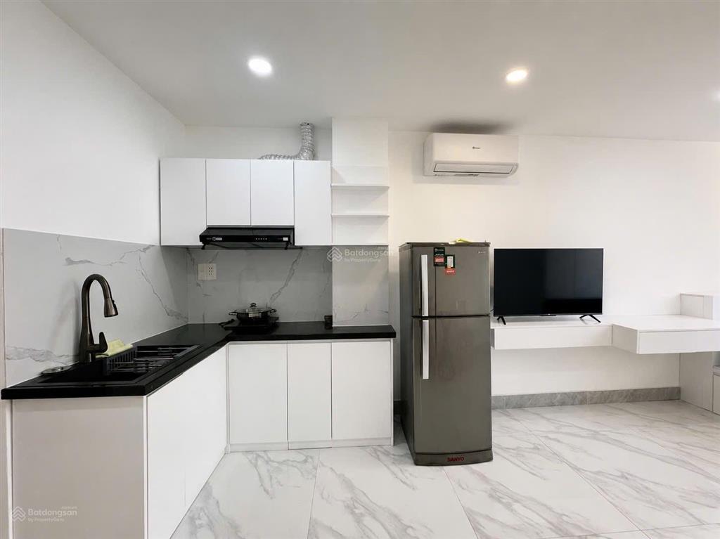 Ch 40m2 ngay vinhomes landmark 81 cầu sài gòn ba son manor thủ thiêm metro thang máy free dọn phòng