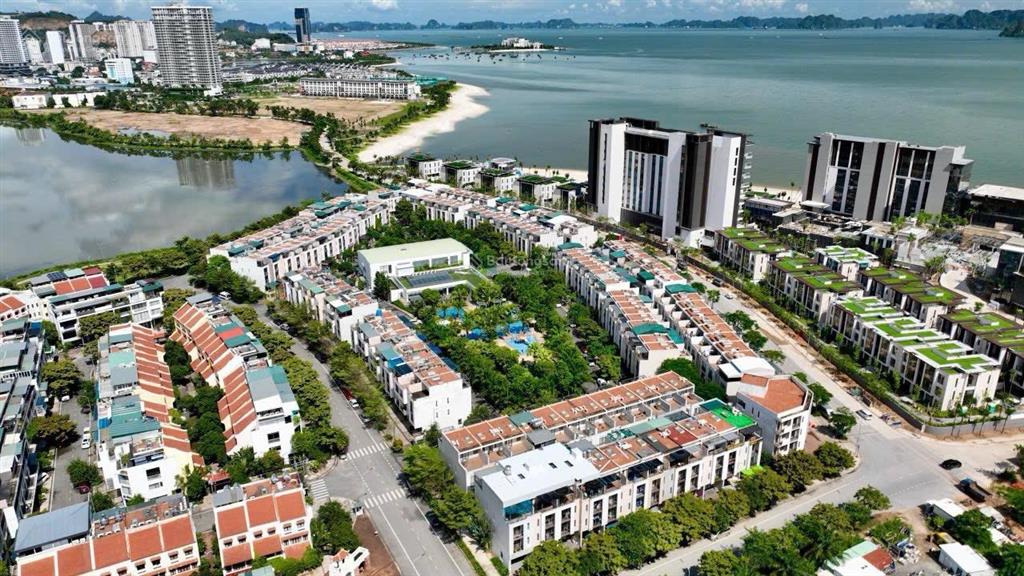 Gia chủ cần bán nhanh căn góc liền kề lotus hạ long đã sẵn nội thất chạy home stay