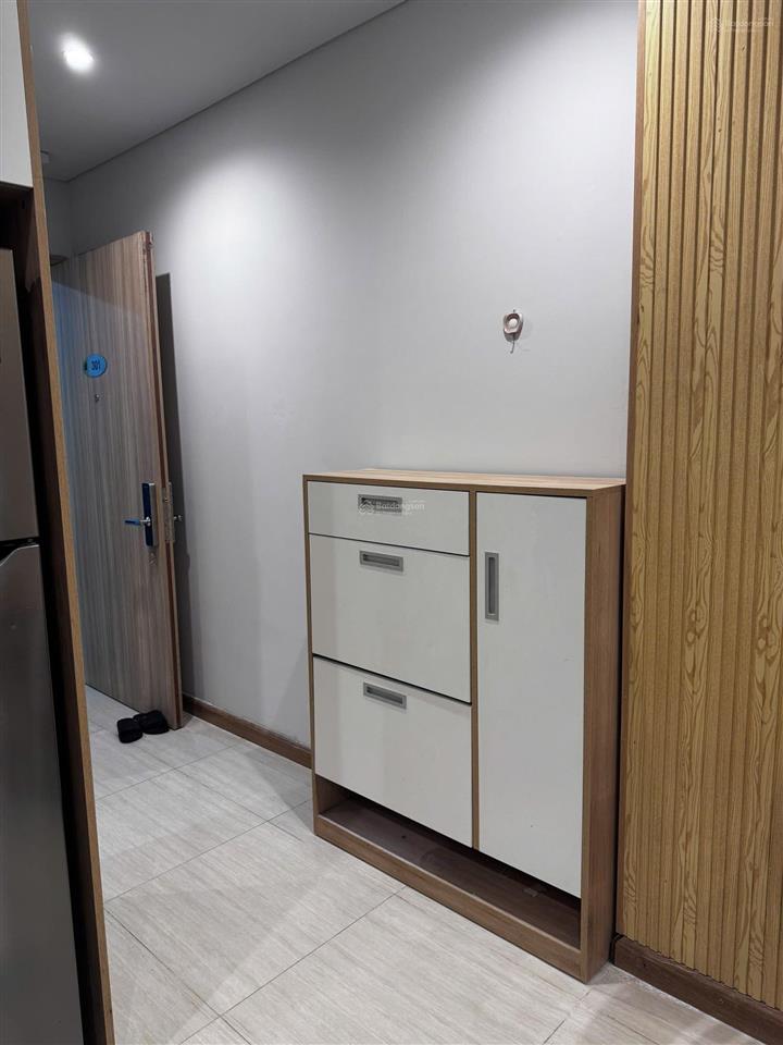 Chính chủ em cần đẩy nhanh căn 1n lớn 2 ban công tầng thấp hướng đn toà a chung cư bim 30 tầng