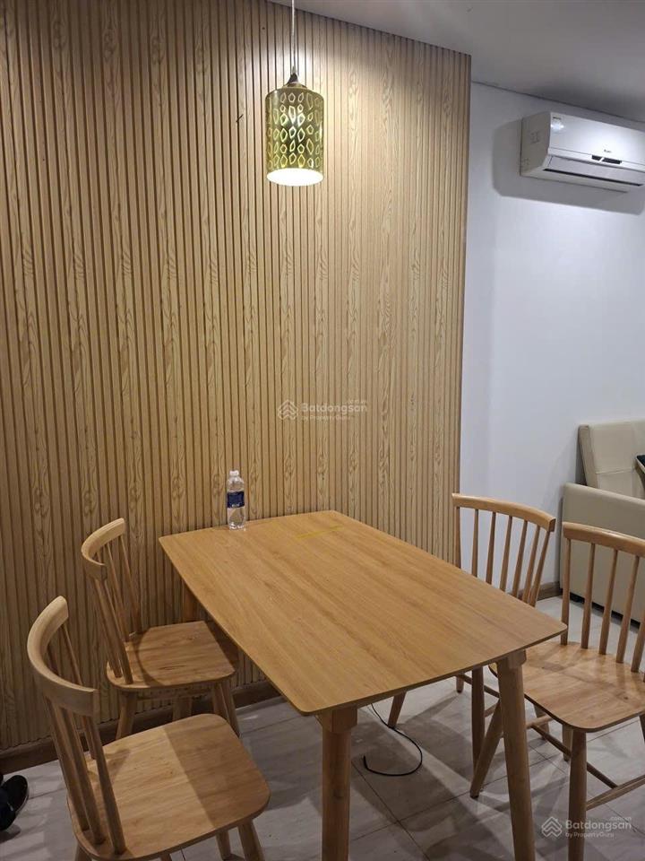 Chính chủ em cần đẩy nhanh căn 1n lớn 2 ban công tầng thấp hướng đn toà a chung cư bim 30 tầng