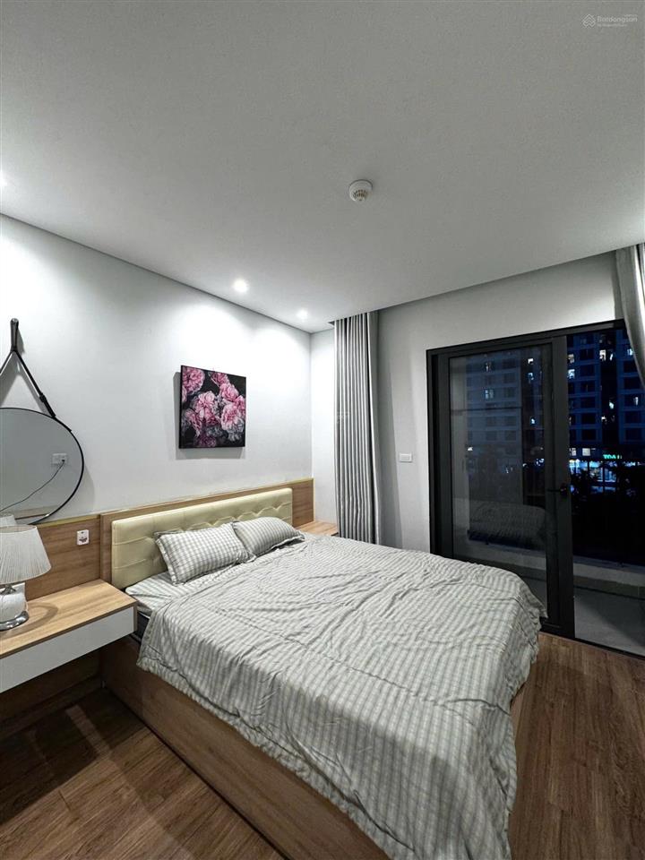 Chính chủ em cần đẩy nhanh căn 1n lớn 2 ban công tầng thấp hướng đn toà a chung cư bim 30 tầng