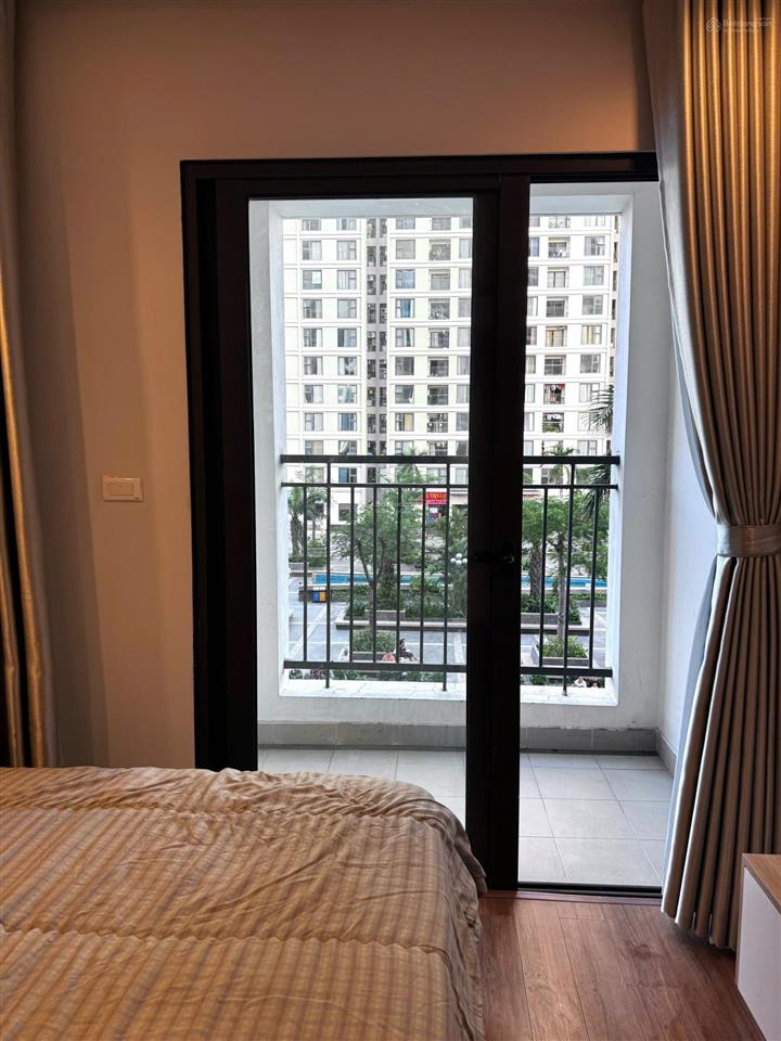 Chính chủ em cần đẩy nhanh căn 1n lớn 2 ban công tầng thấp hướng đn toà a chung cư bim 30 tầng