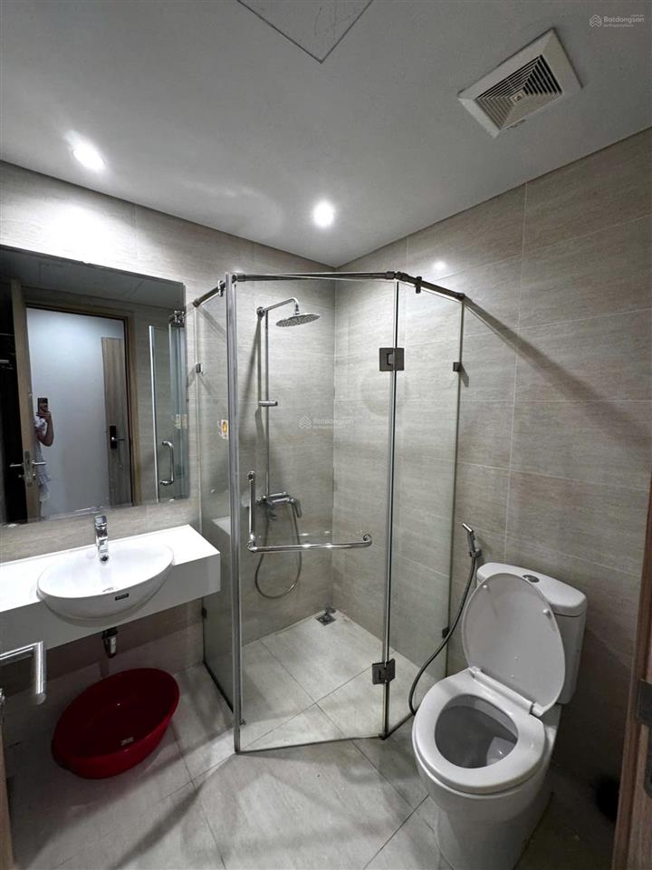 Chính chủ em cần đẩy nhanh căn 1n lớn 2 ban công tầng thấp hướng đn toà a chung cư bim 30 tầng