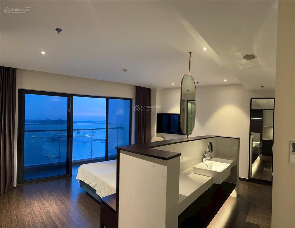 Bán sapphire s2 view trực diện biển + pháo hoa + cảng tàu giá chỉ 2tỷ350 tầng trung
