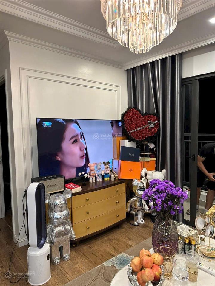 Sốc  chính chủ cần bán 2 ngủ full nội thất đẹp xin view chính biển tầnng cao phòng ngủ đông nam