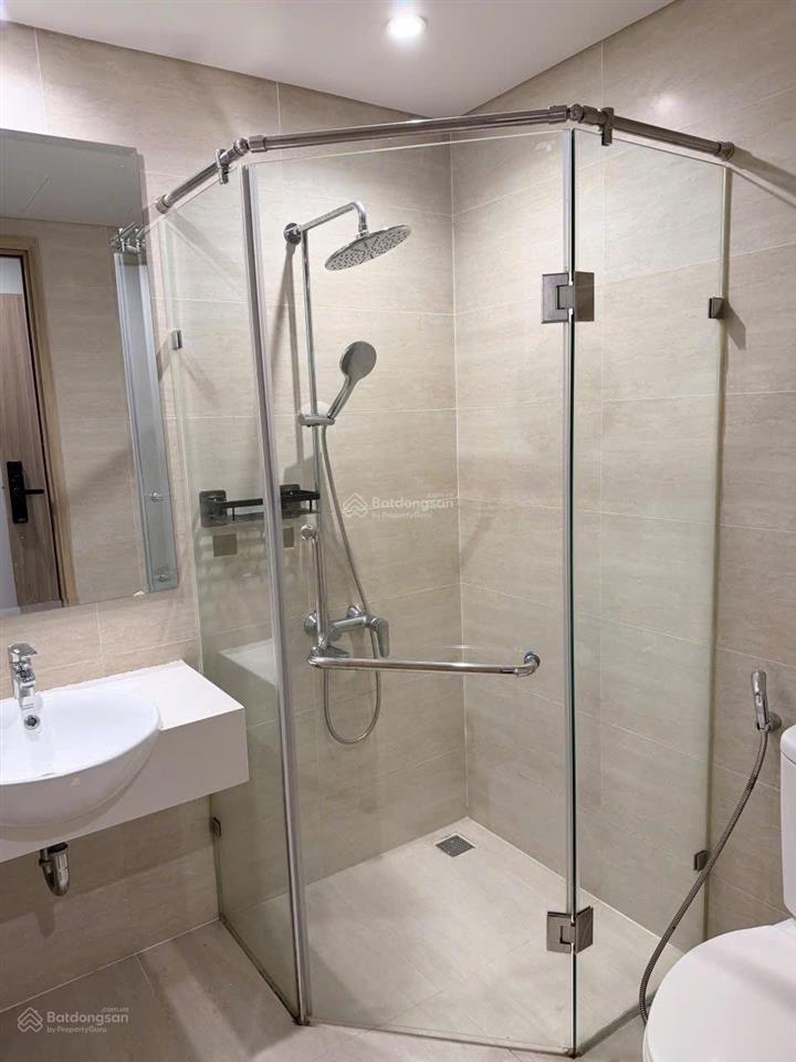 Chủ nhà cần bán gấp căn 1 phòng ngủ lớn 2 ban công toà a chung cư bim 30 tầng, tầng trung