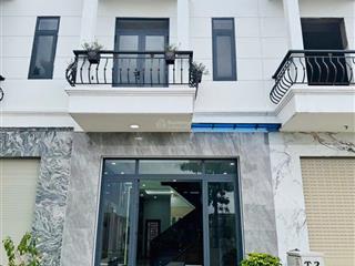 Chỉ 1,8 tỷ  sở hữu nhà 2 tầng hoàn thiện 63m²  tt phường tân uyên