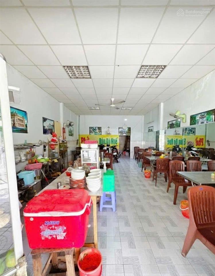 Bán nhanh nhà 1 trệt 1 lầu kinh doanh buôn bán ở gần chợ bình chánh. giá 820tr