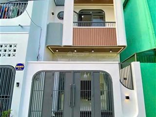 Bán căn nhà 1 trệt 1 lầu ngay chợ bình chánh. diện tích 5x19m. gía 760 triệu