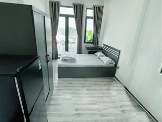 Cho thuê căn studio ban công q4, gần đh luật, đh nguyễn tất thành, cầu kênh tẻ, cầu tân thuận