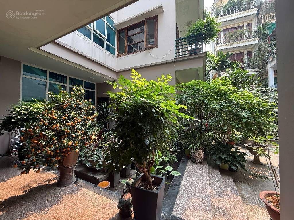 Bán biệt thự sân vườn tại phố trích sài 271m2, 4 tầng, mặt tiền 15m, view hồ tây, 65 tỷ. ô tô tránh