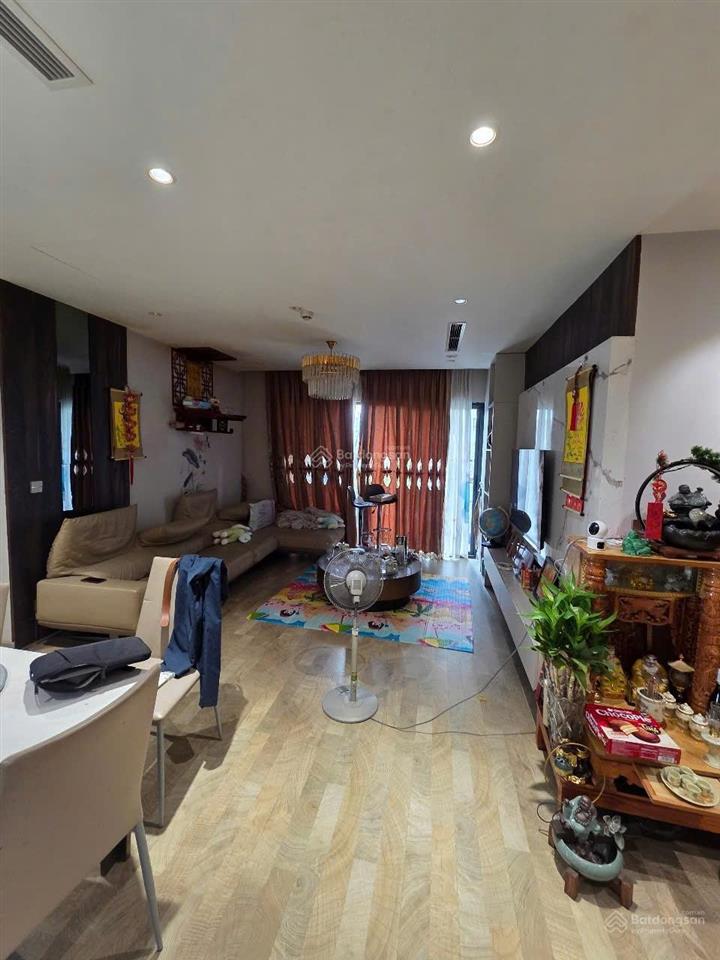 A. thái cán bộ về hưu cần bán căn chung cư hồng hà eco city 103m2, ba ngủ, hai ban công, giá 7.6 tỷ